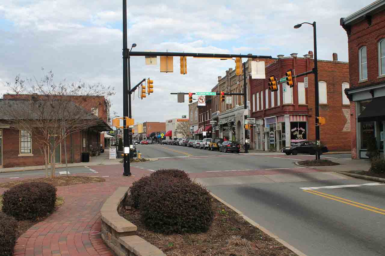 1280px-Mooresville_Historic_District_Main_Street historic Mooresville Photo
